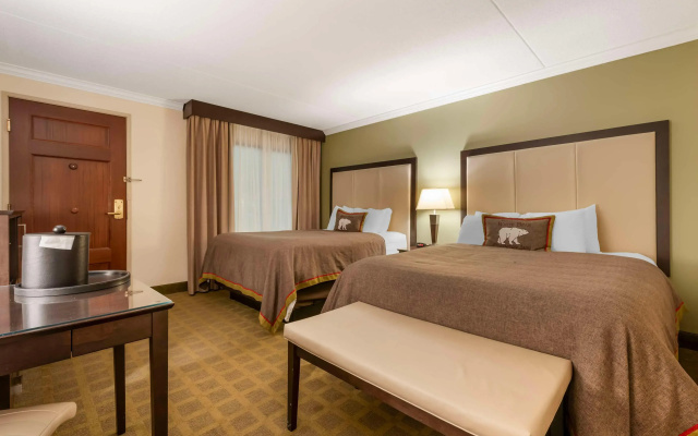Best Western Plus White Bear Country Inn