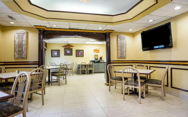 Quality Inn & Suites Chattanooga West near Lookout Mountain