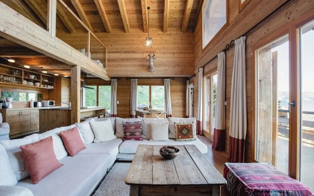 Authentic Swiss Spa Chalet Hot Tub & Sauna