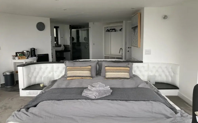 Uno - St Ives