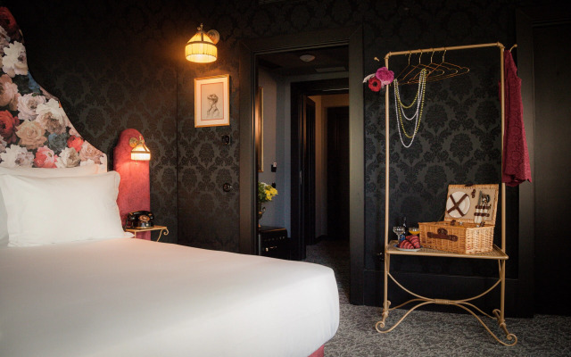 Pensão Amor Madam’s Lodge