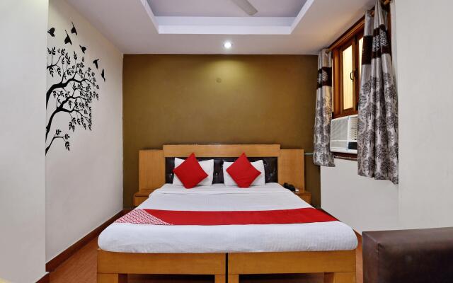 OYO 305 Hotel Rajdeep Palace