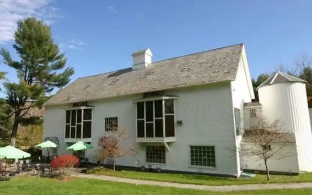 1896 House Country Inn - Barnside Inn