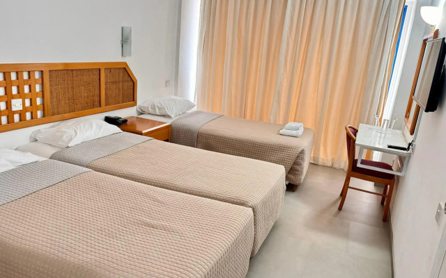 Navarria Hotel