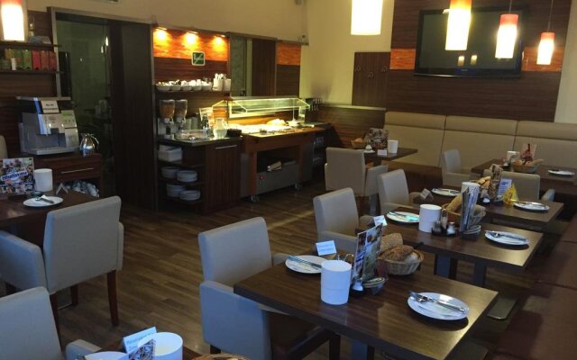 Cafe Highway - Bed & Breakfast