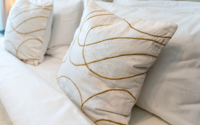 Pristine 1 BR at Reva Residences