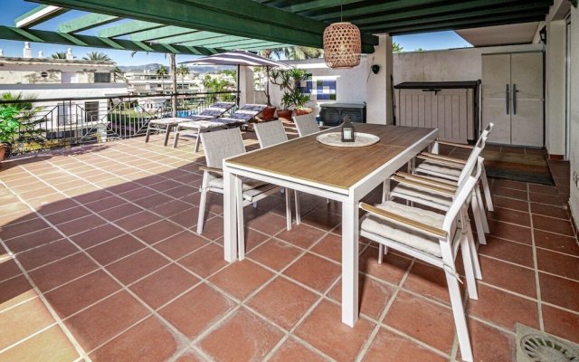 Lcr4 - Large 3-bedroom Apartment Near Beach