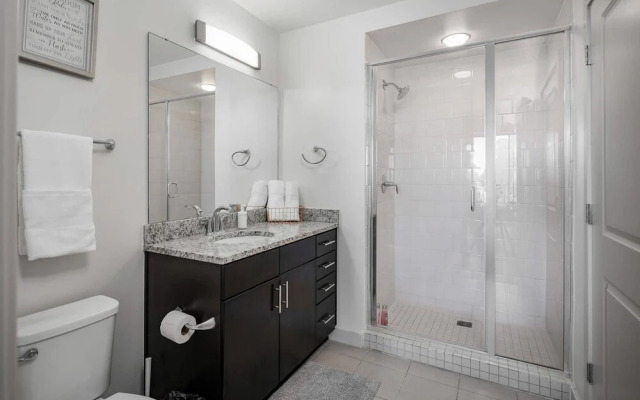 FRONTDESK Skyhouse Apts Uptown Charlotte