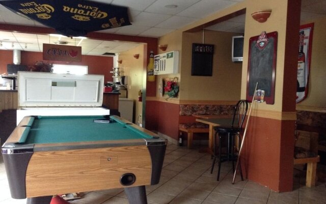 Sturgeon River Inn & Restaurant