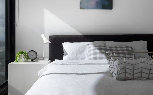 Roomerang at Abeckett Tower 31