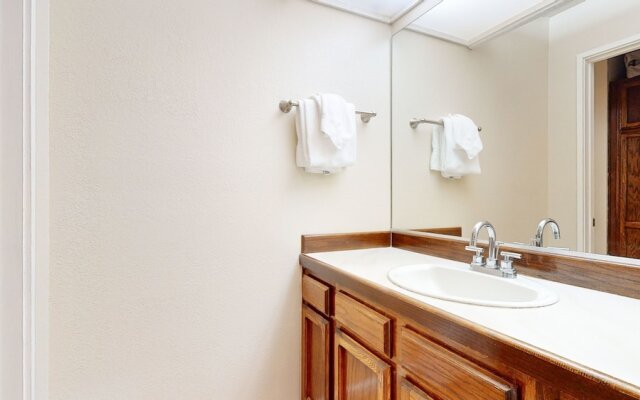 Aspen Creek 311 Walk to Eagle Lodge, Log Burning Fireplace, Great Complex Amenities by RedAwning