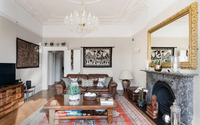 Grand Victorian Apartment in Sought-after Clifton