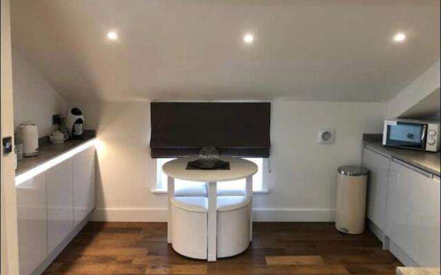 Dennington Apartments STUDIO
