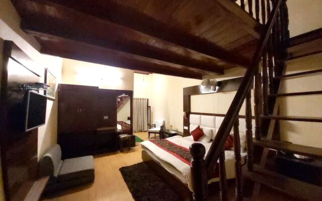 Goroomgo Moon Nainital