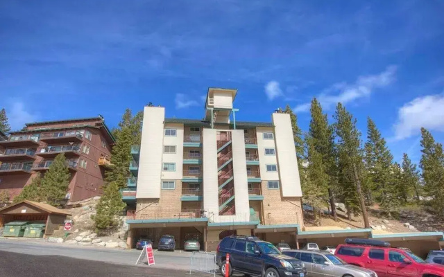 Heavenly Chairview Condo 2 Bedroom Home by RedAwning