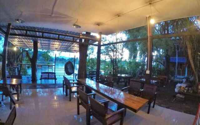 T T Hostel Kanchanaburi