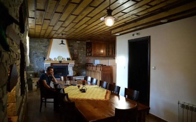 Delchevata Kushta V Leshten