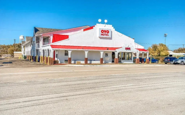 OYO Hotel Waco University Area/ I-35