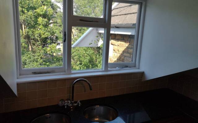 Spacious and Homely 3 Bedroom Clifton Flat