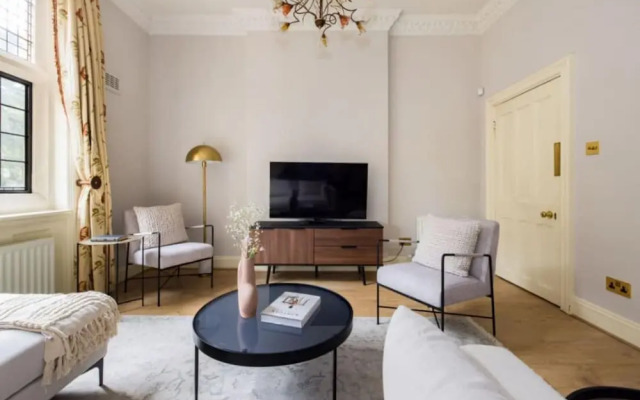 The Woking Wonder Captivating 3bdr Flat With Parking