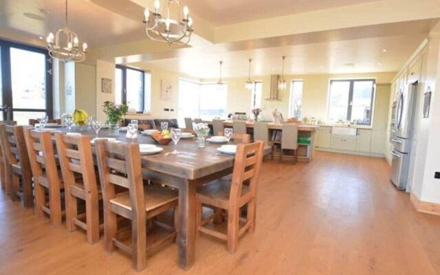 Immaculate 5-bed House Located in Caernarfon