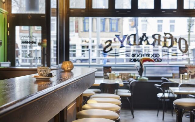 Boutique Hotel First City