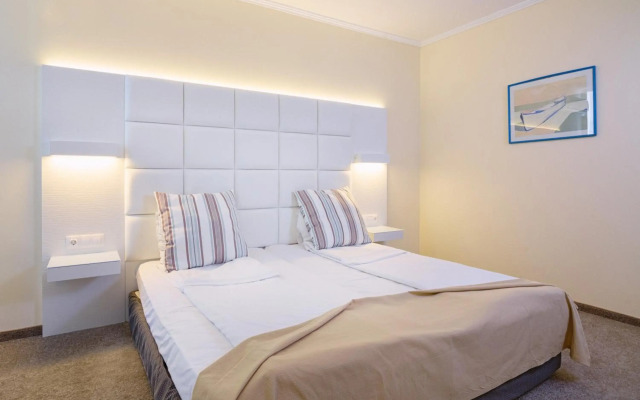 Perla Beach Hotel III