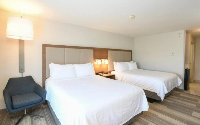 Holiday Inn Exp Richwood Cincinnati S