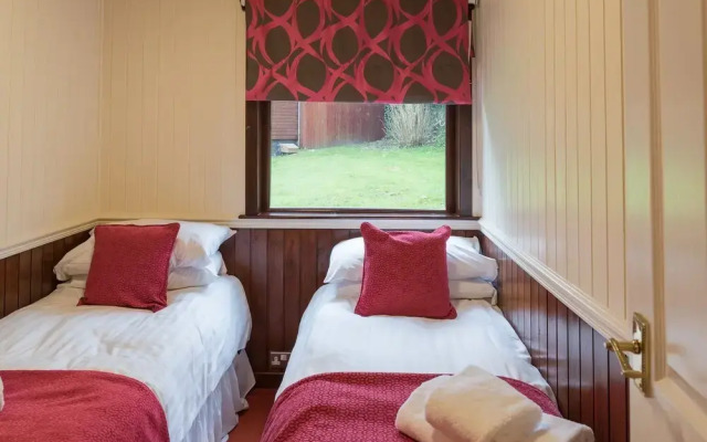 Conifer Lodge 25 With Hot Tub, Newton Stewart