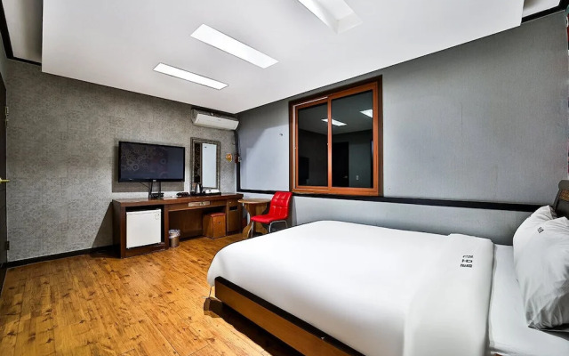 Khan Motel