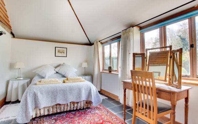 Superb Holiday Home in Broad Street Kent With Graden