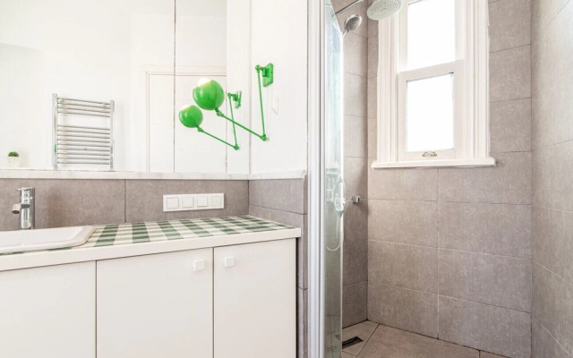 Lovely and Central Flat With Balcony in Cihangir