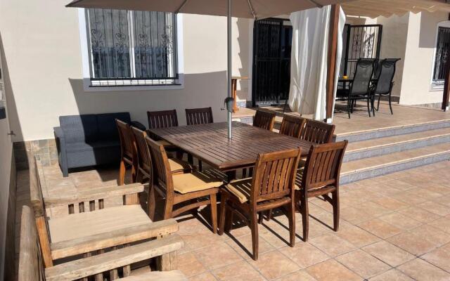 Beautiful VILLA Sahara, bbq, heated pool!