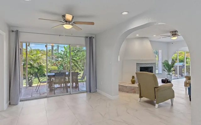 Paradise Palace 4 Bedroom Home by RedAwning