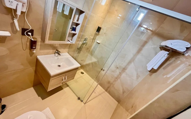 Hotel Grand Continent Premier Banjara Hills, Hyderabad