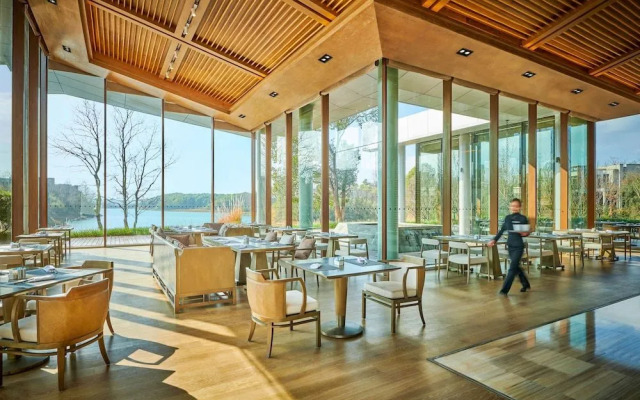 Lushan West Sea Resort, Curio Collection by Hilton