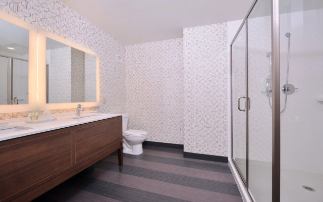 Holiday Inn Kansas City Airport by IHG