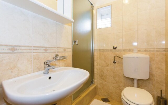 Stunning Home in Zaton Mali With Wifi and 5 Bedrooms