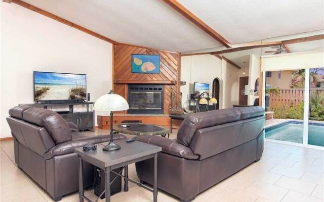 Blue Oasis - Three Bedroom Home