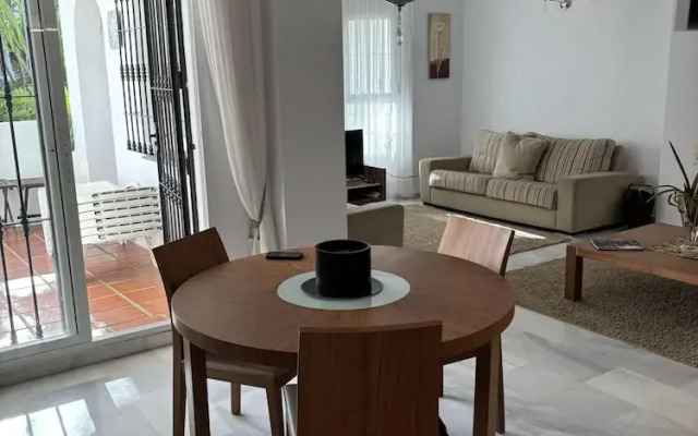 Beach Apartment - Sleeps 6, Pool & Private Terrace