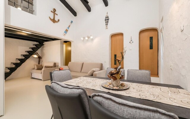 Awesome Home in Lopar with Hot Tub, WiFi & 2 Bedrooms