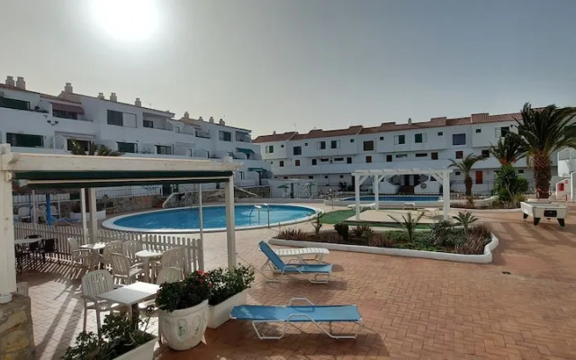Alondras Park - Sleeps 2 - Parking - Pool