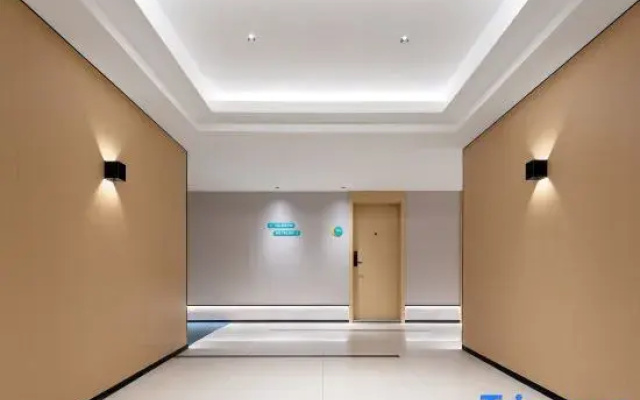Urban convenience hotel (wuhan university of technology store)