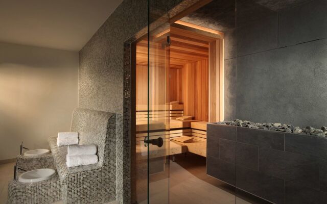 Lindner Hotel Cologne City Plaza, part of JdV by Hyatt