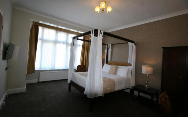 Grange Moor Hotel