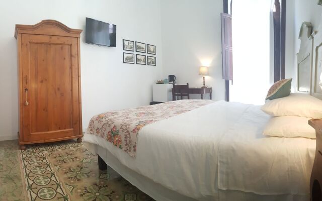 Los Canaritos Guest-House