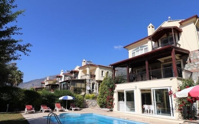 Villa FT04 by JoyLettings