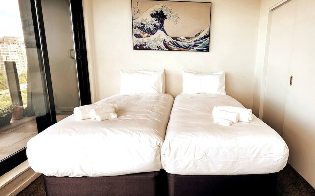 Sunny, Spacious And Magnificent Sea Views!