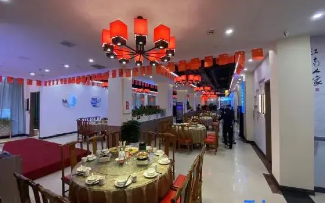 Vienna Hotel (Yueyang Chenglingji Xingang Bonded Area)
