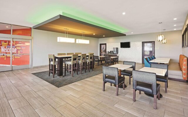 La Quinta Inn & Suites by Wyndham Chicago - Lake Shore